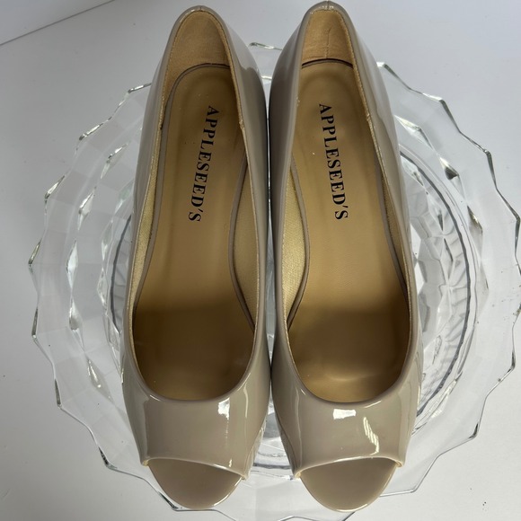 Appleseed's Taupe Patent Leather Peep Toe Wedge Heel Pumps Dress Shoes 9.5M - Picture 3 of 6
